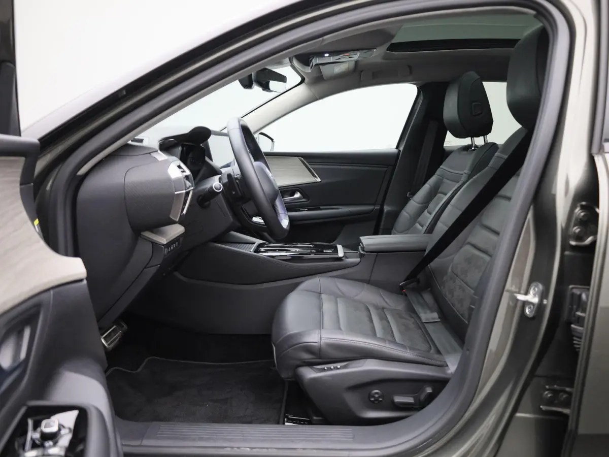 1.6 Plug-in Hybrid 225 Shine AUTOMAAT | PANORAMADAK | VIRTUEEL | NAVIGATIE | LEDER | CLIMA | ADAPTIEVE CRUISE | 360 CAMERA | APPLE CARPLAY | HEAD-UP | 12 MAANDEN BOVAG GARANTIE |