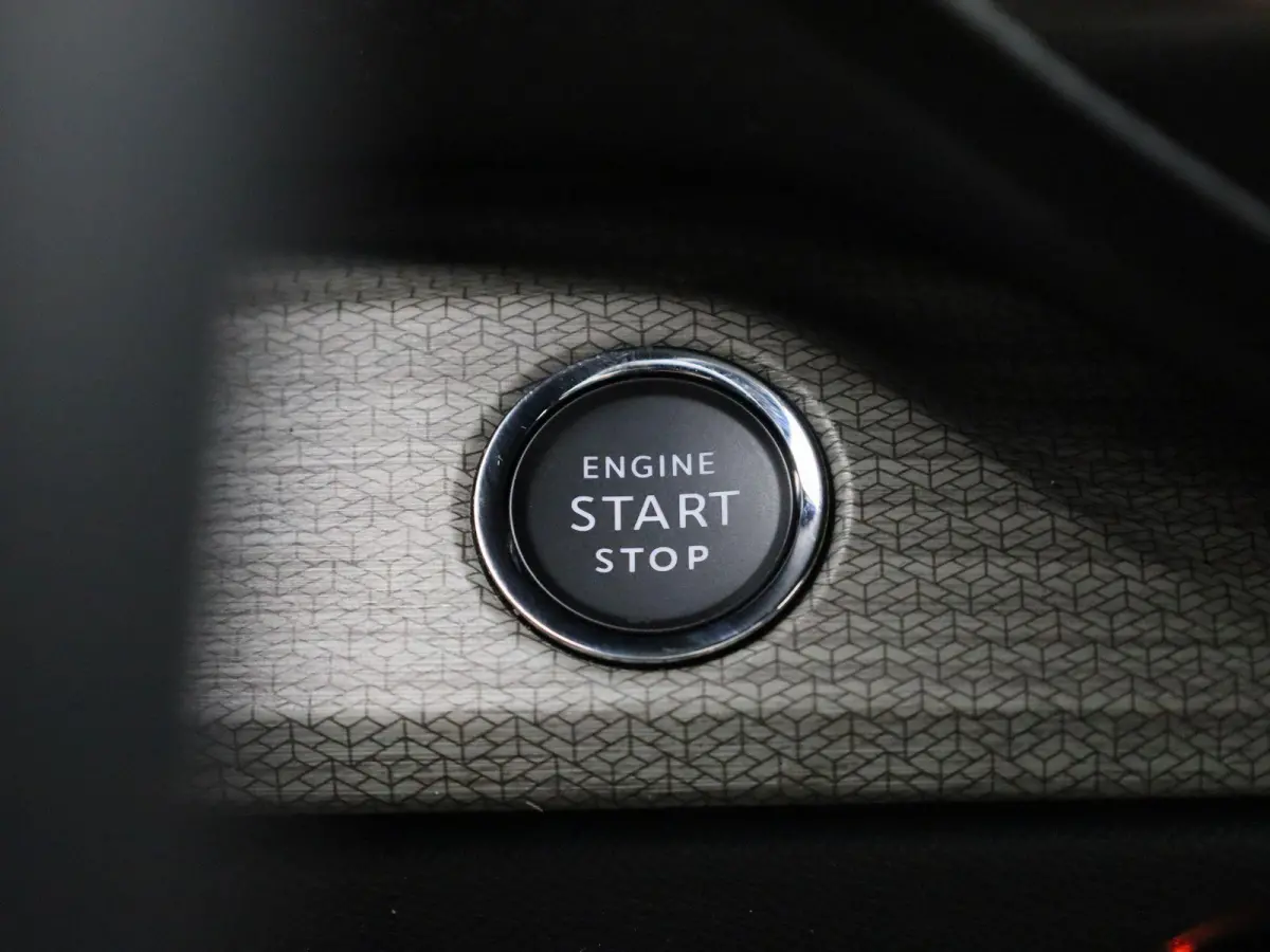 1.6 Plug-in Hybrid 225 Shine AUTOMAAT | PANORAMADAK | VIRTUEEL | NAVIGATIE | LEDER | CLIMA | ADAPTIEVE CRUISE | 360 CAMERA | APPLE CARPLAY | HEAD-UP | 12 MAANDEN BOVAG GARANTIE |