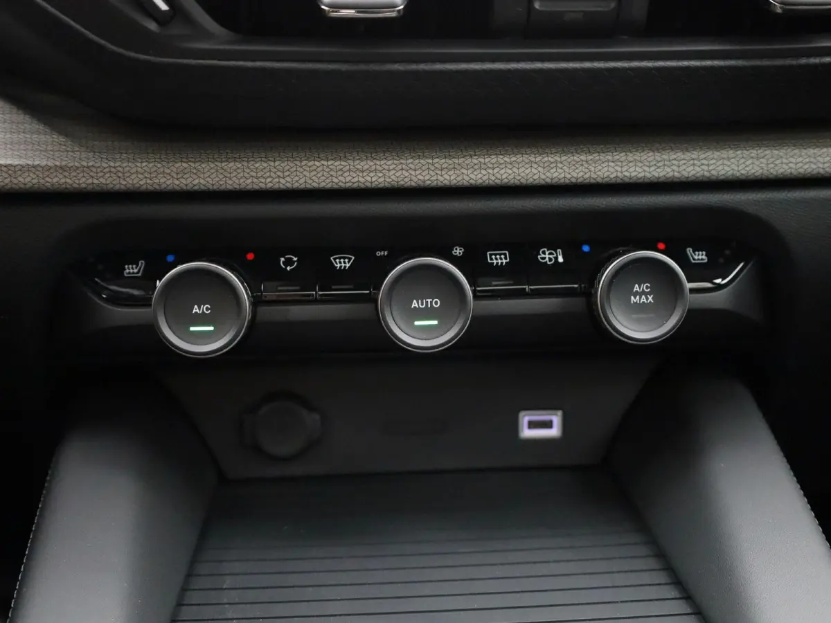 1.6 Plug-in Hybrid 225 Shine AUTOMAAT | PANORAMADAK | VIRTUEEL | NAVIGATIE | LEDER | CLIMA | ADAPTIEVE CRUISE | 360 CAMERA | APPLE CARPLAY | HEAD-UP | 12 MAANDEN BOVAG GARANTIE |
