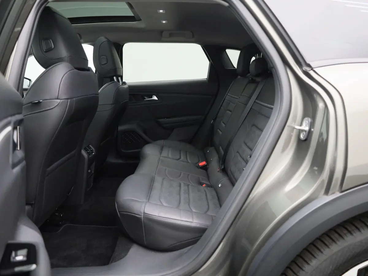 1.6 Plug-in Hybrid 225 Shine AUTOMAAT | PANORAMADAK | VIRTUEEL | NAVIGATIE | LEDER | CLIMA | ADAPTIEVE CRUISE | 360 CAMERA | APPLE CARPLAY | HEAD-UP | 12 MAANDEN BOVAG GARANTIE |