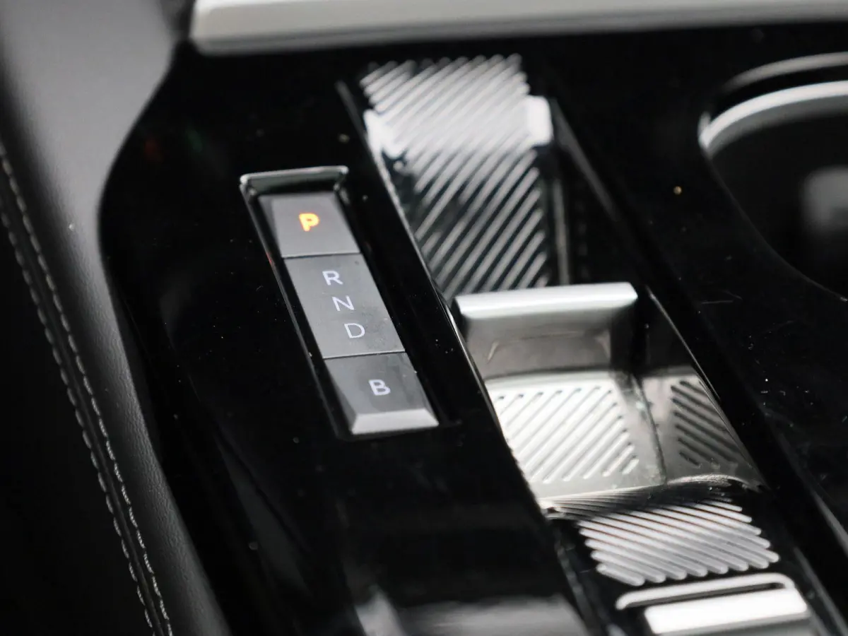 1.6 Plug-in Hybrid 225 Shine AUTOMAAT | PANORAMADAK | VIRTUEEL | NAVIGATIE | LEDER | CLIMA | ADAPTIEVE CRUISE | 360 CAMERA | APPLE CARPLAY | HEAD-UP | 12 MAANDEN BOVAG GARANTIE |