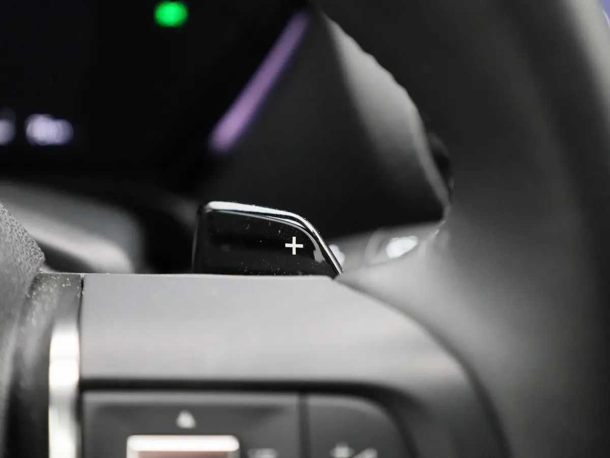 1.6 Plug-in Hybrid 225 Shine AUTOMAAT | PANORAMADAK | VIRTUEEL | NAVIGATIE | LEDER | CLIMA | ADAPTIEVE CRUISE | 360 CAMERA | APPLE CARPLAY | HEAD-UP | 12 MAANDEN BOVAG GARANTIE |