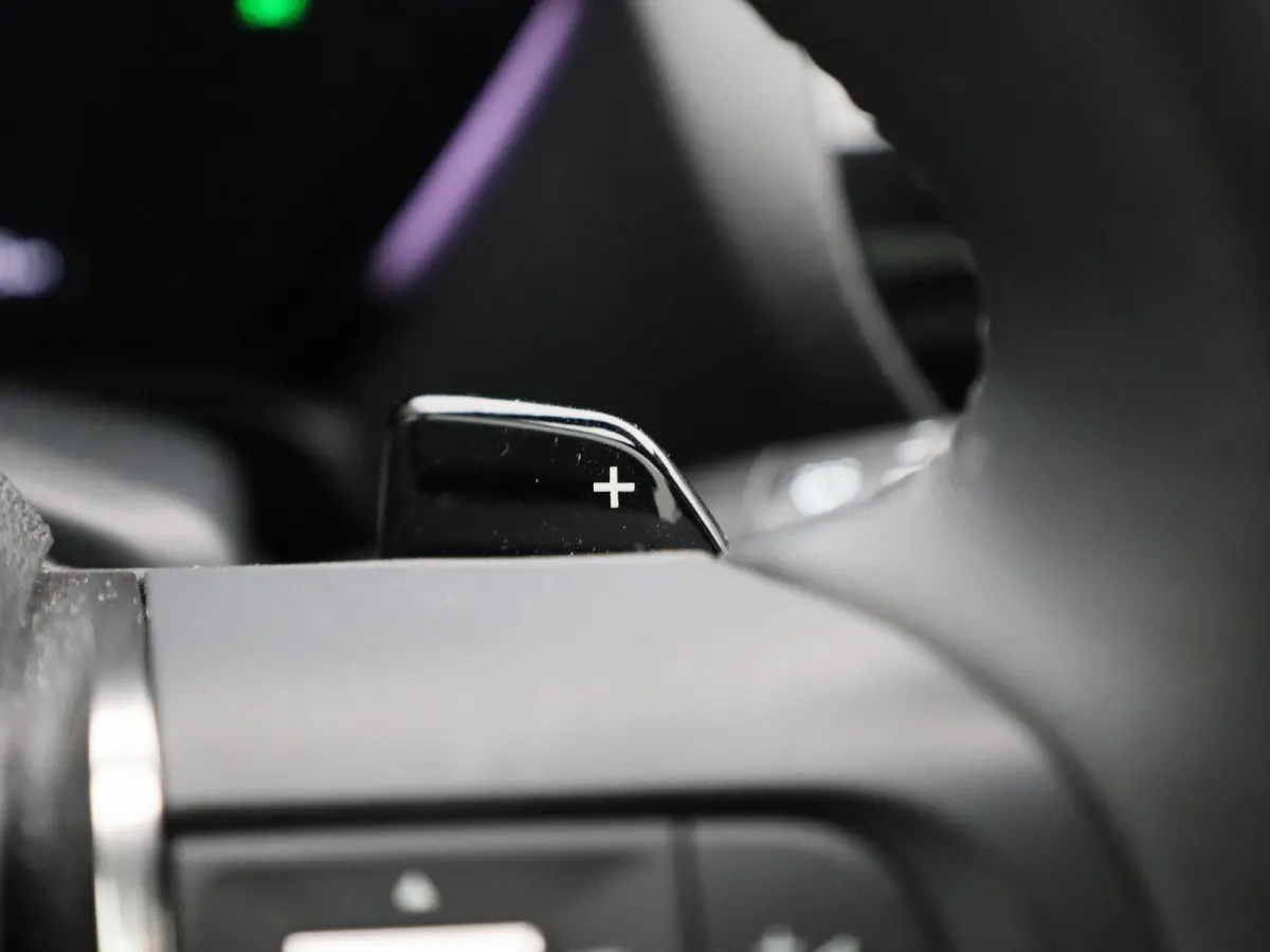 1.6 Plug-in Hybrid 225 Shine AUTOMAAT | PANORAMADAK | VIRTUEEL | NAVIGATIE | LEDER | CLIMA | ADAPTIEVE CRUISE | 360 CAMERA | APPLE CARPLAY | HEAD-UP | 12 MAANDEN BOVAG GARANTIE |