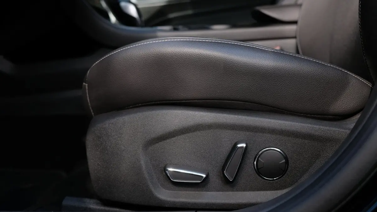 2.0 Titanium 240PK Carplay | Cruise | Panorama dak