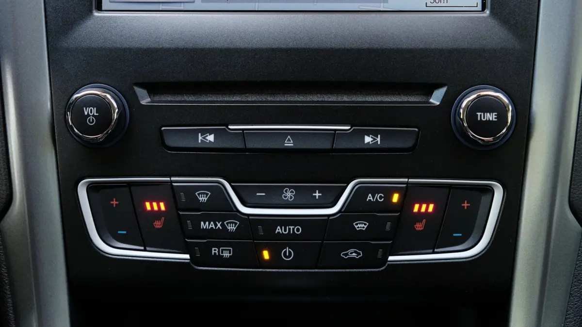 2.0 Titanium 240PK Carplay | Cruise | Panorama dak