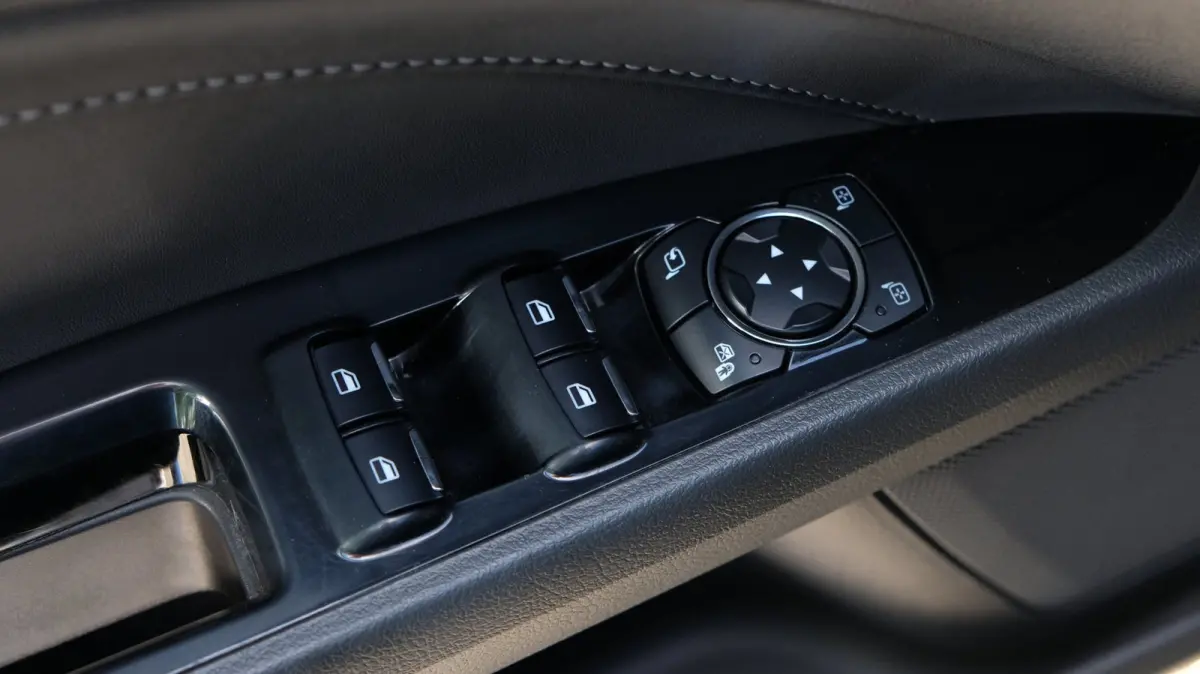2.0 Titanium 240PK Carplay | Cruise | Panorama dak