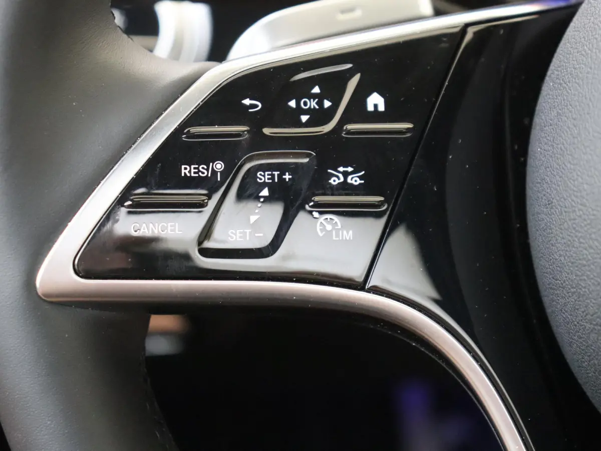 300 e 4MATIC Exclusive Line / Premium Plus/ Panoramadak/ Softclose/ SUPERSCREEN/ Nappa/ Burmester 4D