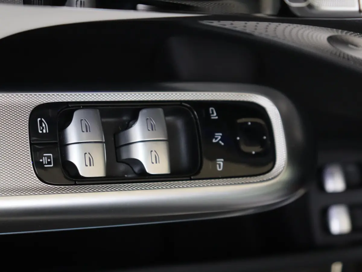 300 e 4MATIC Exclusive Line / Premium Plus/ Panoramadak/ Softclose/ SUPERSCREEN/ Nappa/ Burmester 4D