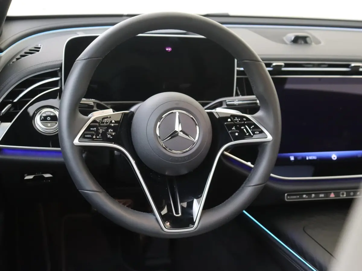 300 e 4MATIC Exclusive Line / Premium Plus/ Panoramadak/ Softclose/ SUPERSCREEN/ Nappa/ Burmester 4D