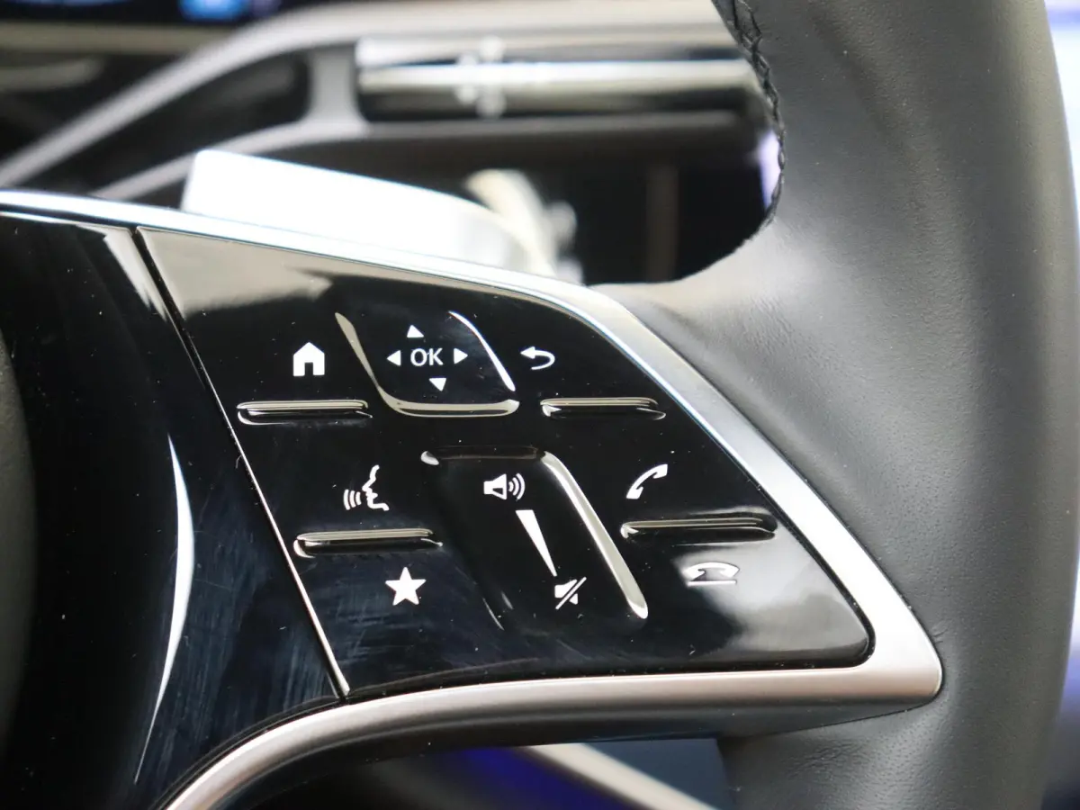 300 e 4MATIC Exclusive Line / Premium Plus/ Panoramadak/ Softclose/ SUPERSCREEN/ Nappa/ Burmester 4D