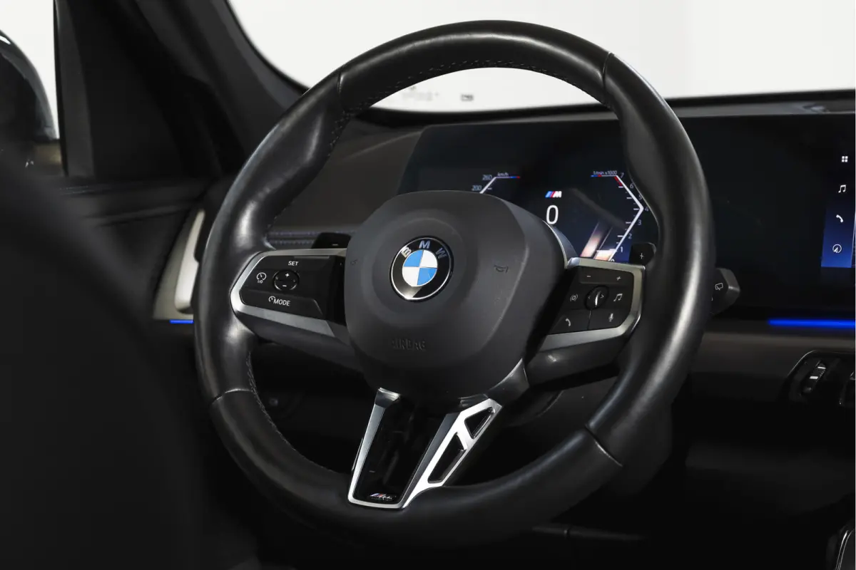sDrive18i 136 PK M-Sport | Afn. Trekhaak | Dig. Cockpit | Cruise | PDC | Camera | NAV + App. Connect | ECC | Elek. Klep | LM 18" |