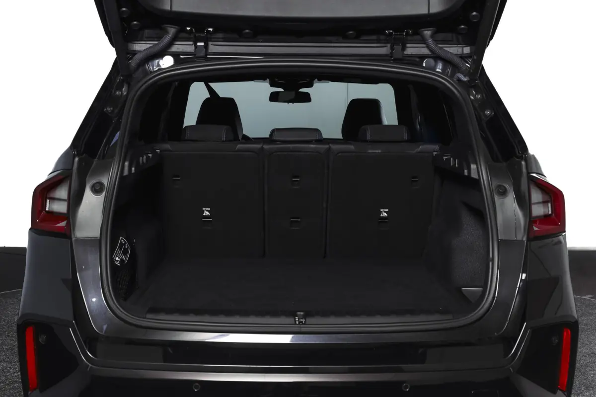 sDrive18i 136 PK M-Sport | Afn. Trekhaak | Dig. Cockpit | Cruise | PDC | Camera | NAV + App. Connect | ECC | Elek. Klep | LM 18" |