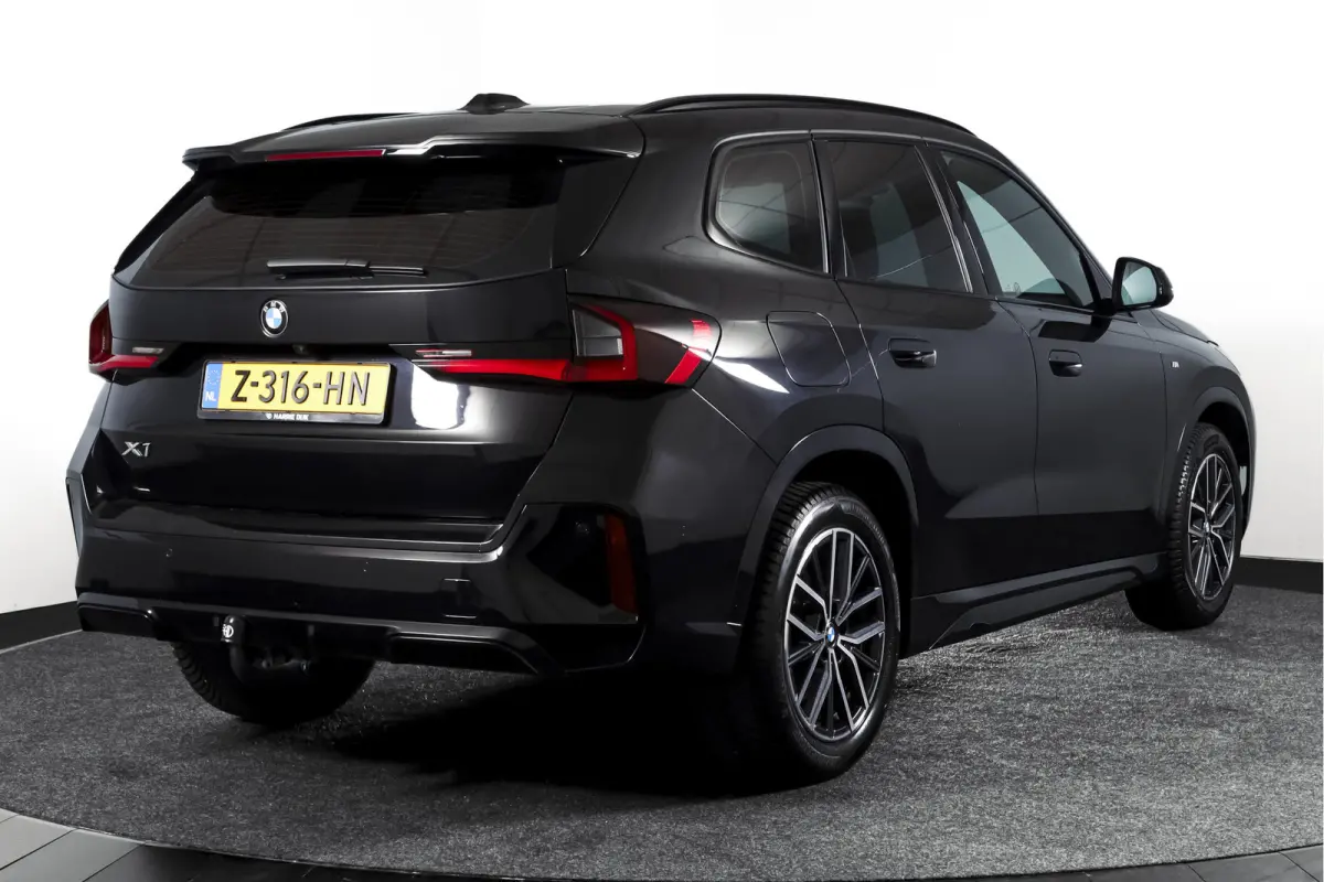 sDrive18i 136 PK M-Sport | Afn. Trekhaak | Dig. Cockpit | Cruise | PDC | Camera | NAV + App. Connect | ECC | Elek. Klep | LM 18" |