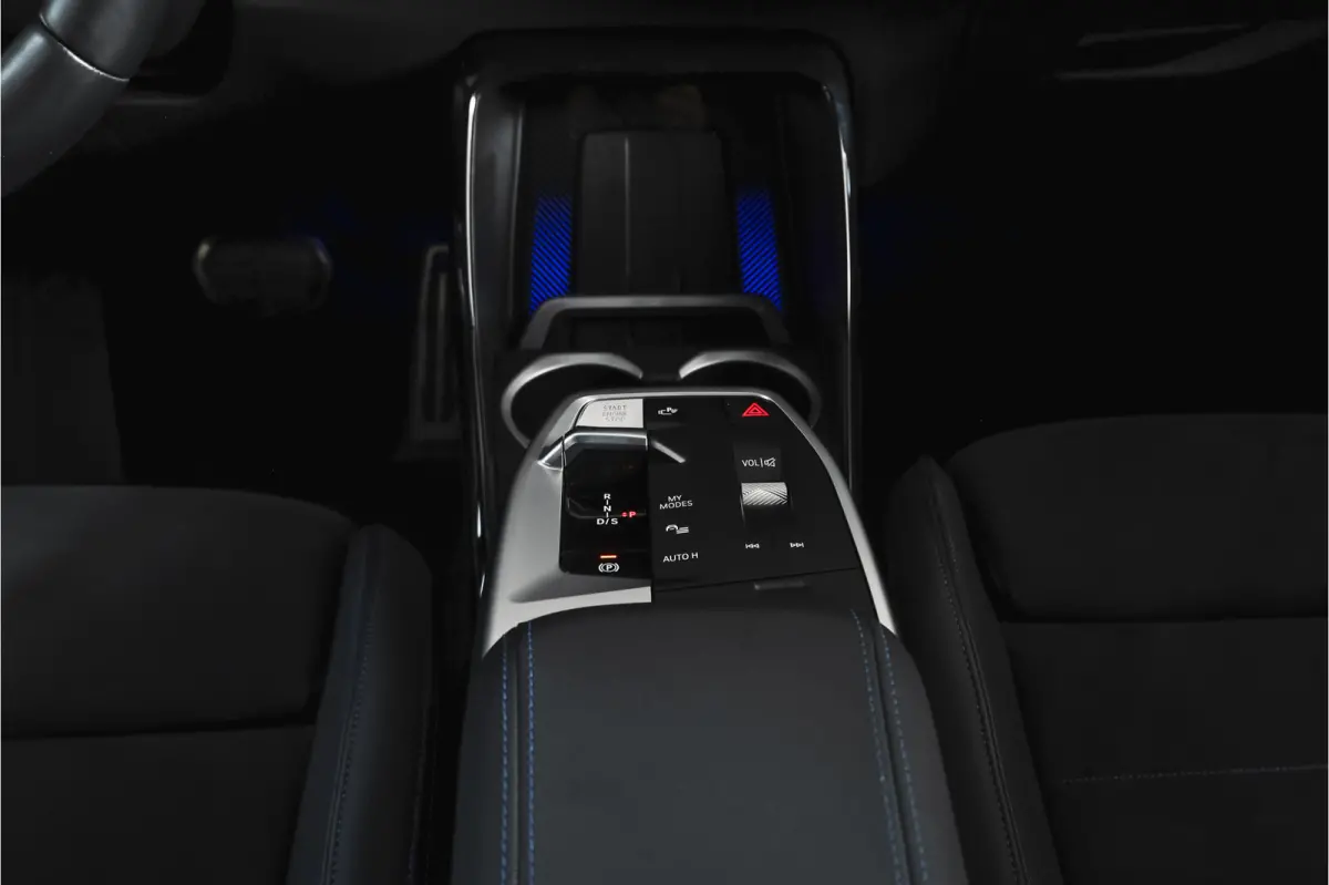 sDrive18i 136 PK M-Sport | Afn. Trekhaak | Dig. Cockpit | Cruise | PDC | Camera | NAV + App. Connect | ECC | Elek. Klep | LM 18" |