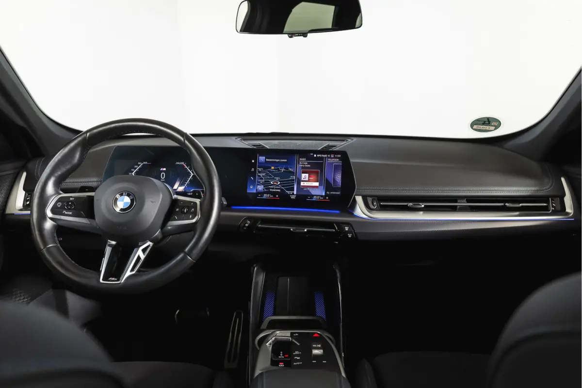 sDrive18i 136 PK M-Sport | Afn. Trekhaak | Dig. Cockpit | Cruise | PDC | Camera | NAV + App. Connect | ECC | Elek. Klep | LM 18" |