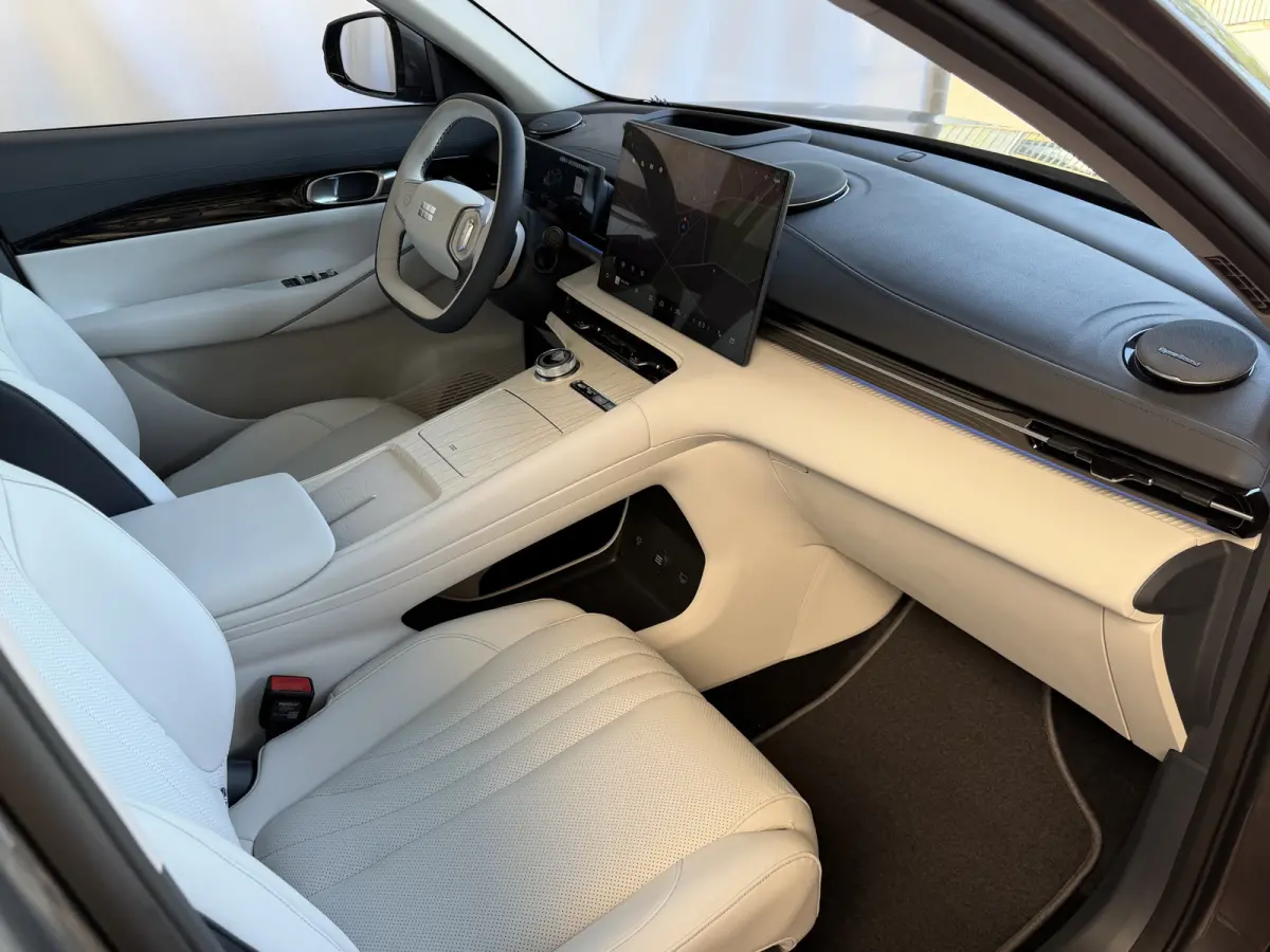 Max+ 68 kWh | 475 km WLTP | 8 Jaar Garantie | Pano | Elektr. Achterklep | 360° Camera | Warmtepomp | Verwarmde & Geventileerde Stoelen Geely Wijchen