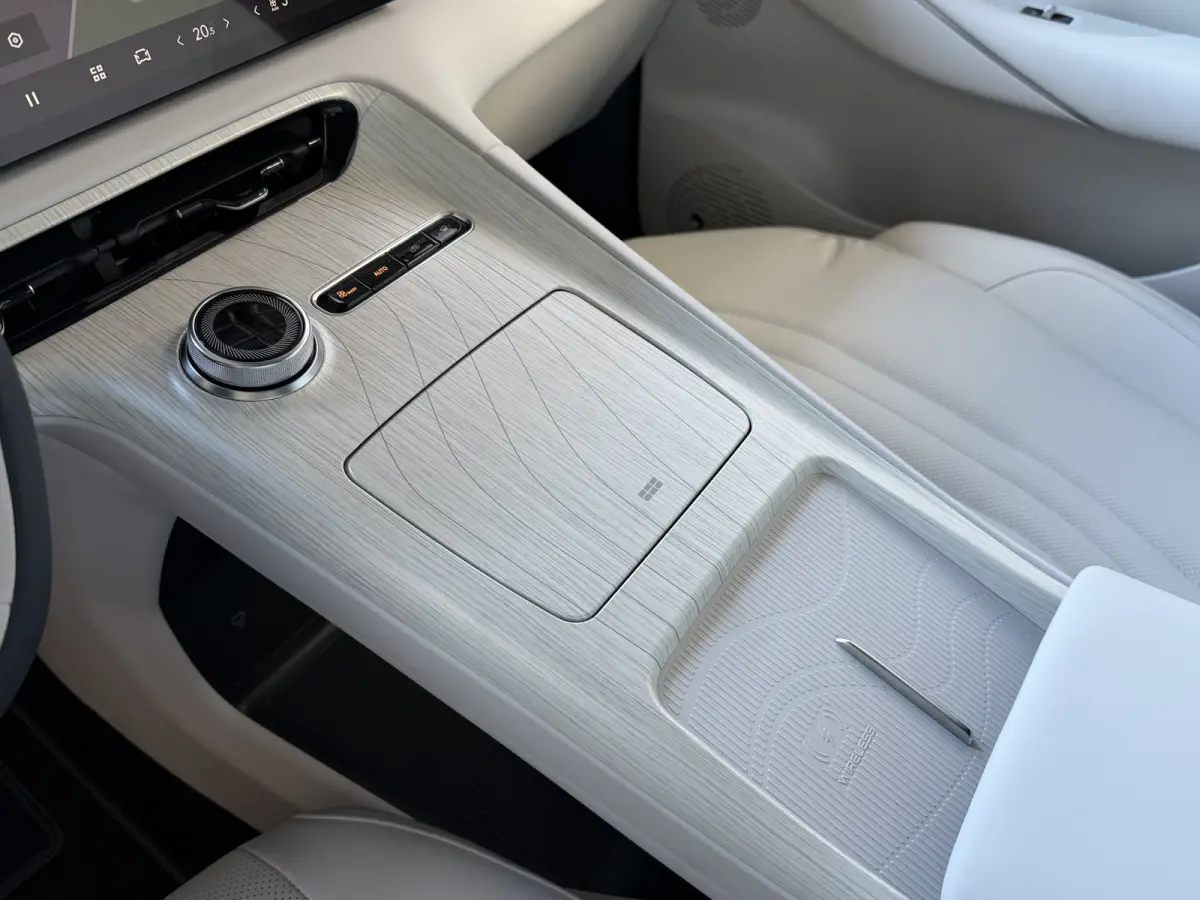 Max+ 68 kWh | 475 km WLTP | 8 Jaar Garantie | Pano | Elektr. Achterklep | 360° Camera | Warmtepomp | Verwarmde & Geventileerde Stoelen Geely Wijchen