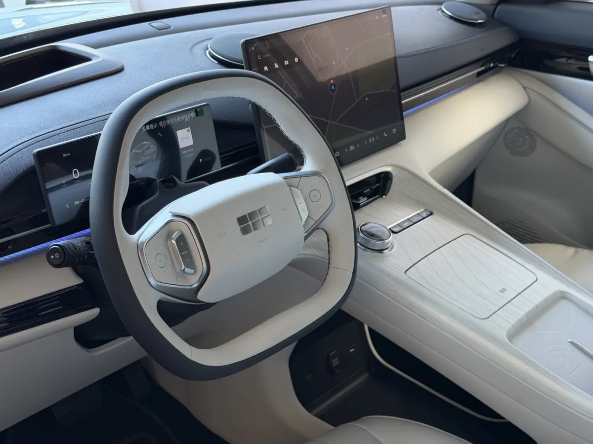 Max+ 68 kWh | 475KM Bereik Speciaal Wit Leer Topuitvoering | Panoramadak | Elektr. Achterklep | 360° Camera | 8 Jaar Garantie Geely Wijchen