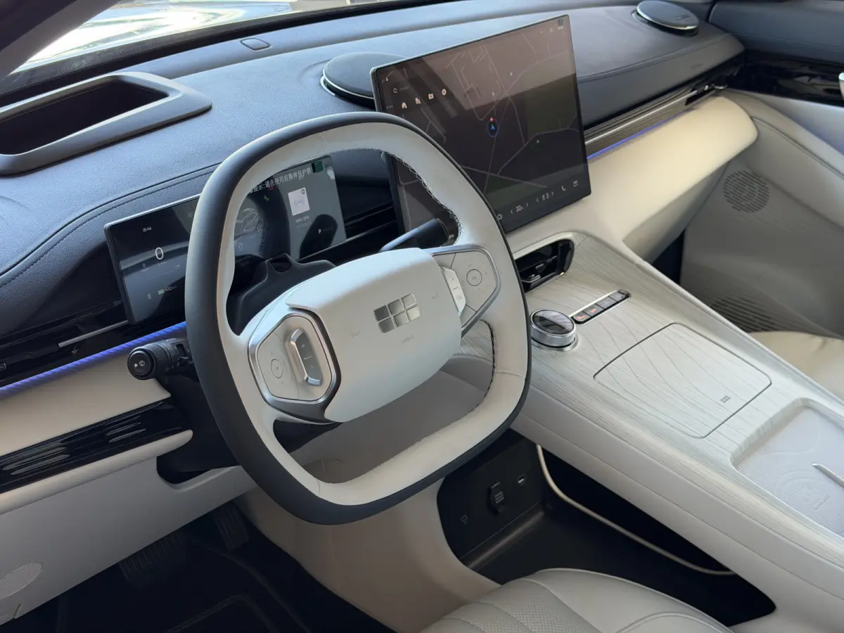 Max+ 68 kWh | 475KM Bereik Speciaal Wit Leer Topuitvoering | Panoramadak | Elektr. Achterklep | 360° Camera | 8 Jaar Garantie Geely Wijchen