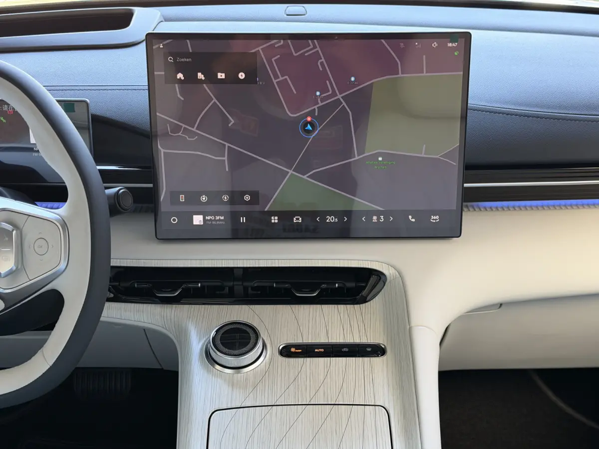 Max+ 68 kWh | 475KM Bereik Speciaal Wit Leer Topuitvoering | Panoramadak | Elektr. Achterklep | 360° Camera | 8 Jaar Garantie Geely Wijchen