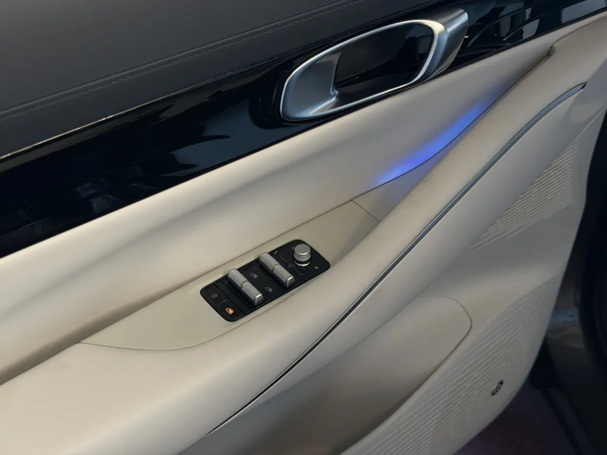 Max+ 68 kWh | 475KM Bereik Speciaal Wit Leer Topuitvoering | Panoramadak | Elektr. Achterklep | 360° Camera | 8 Jaar Garantie Geely Wijchen