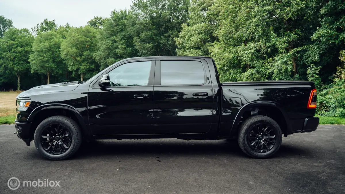 1500 Laramie Night Crew Cab 4x4