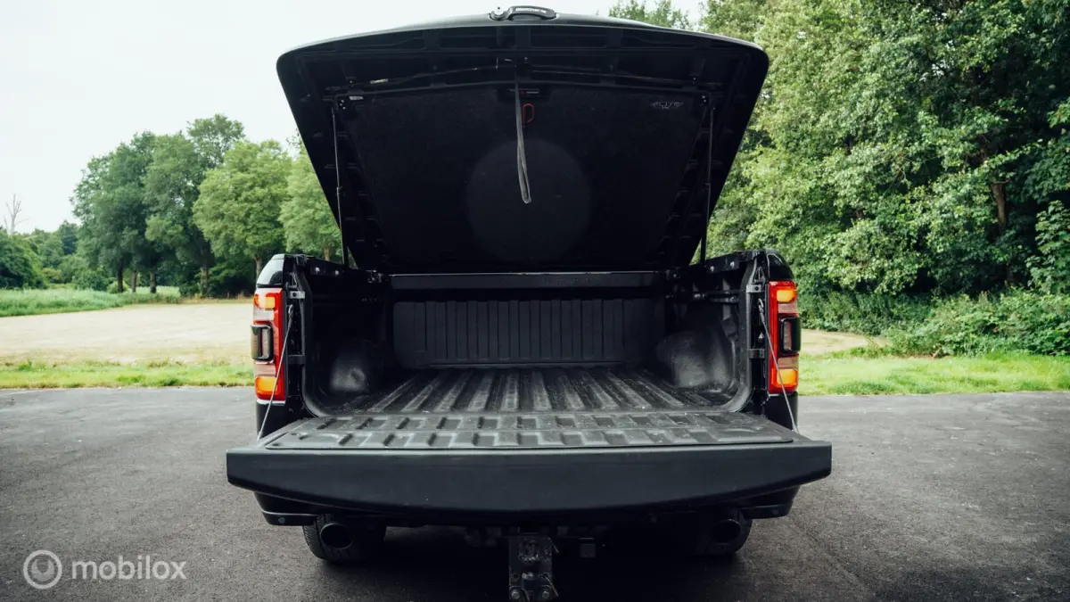 1500 Laramie Night Crew Cab 4x4