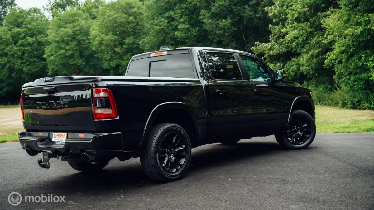 1500 Laramie Night Crew Cab 4x4