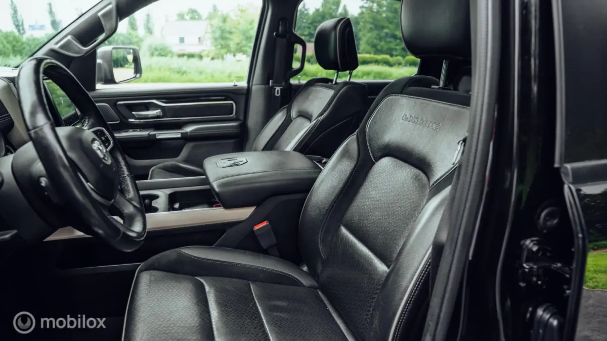 1500 Laramie Night Crew Cab 4x4
