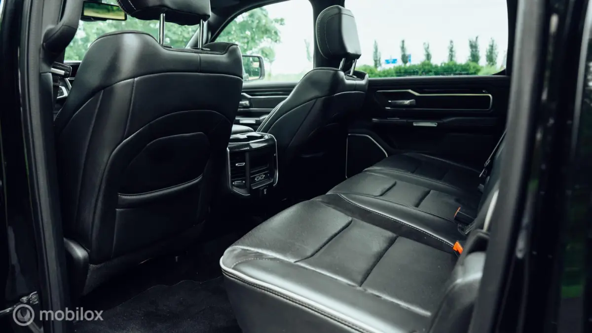 1500 Laramie Night Crew Cab 4x4