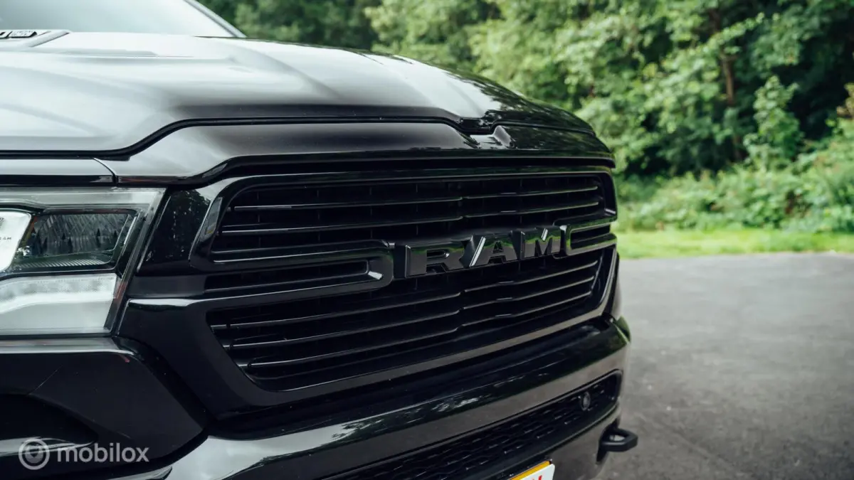 1500 Laramie Night Crew Cab 4x4