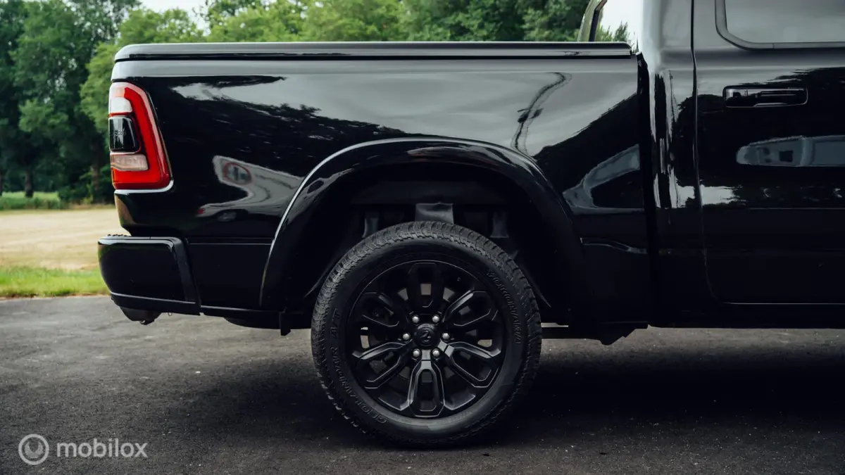 1500 Laramie Night Crew Cab 4x4