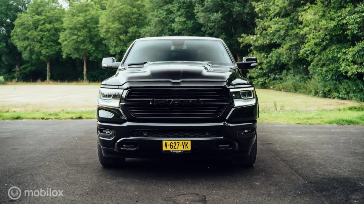 1500 Laramie Night Crew Cab 4x4