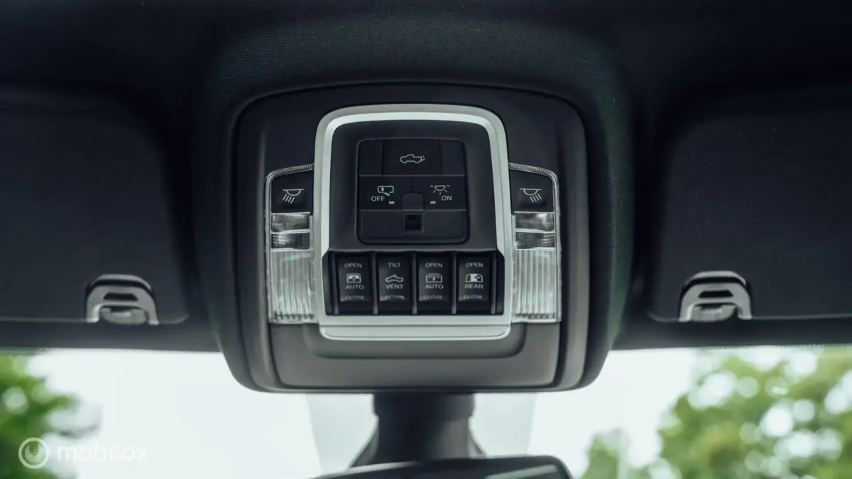 1500 Laramie Night Crew Cab 4x4