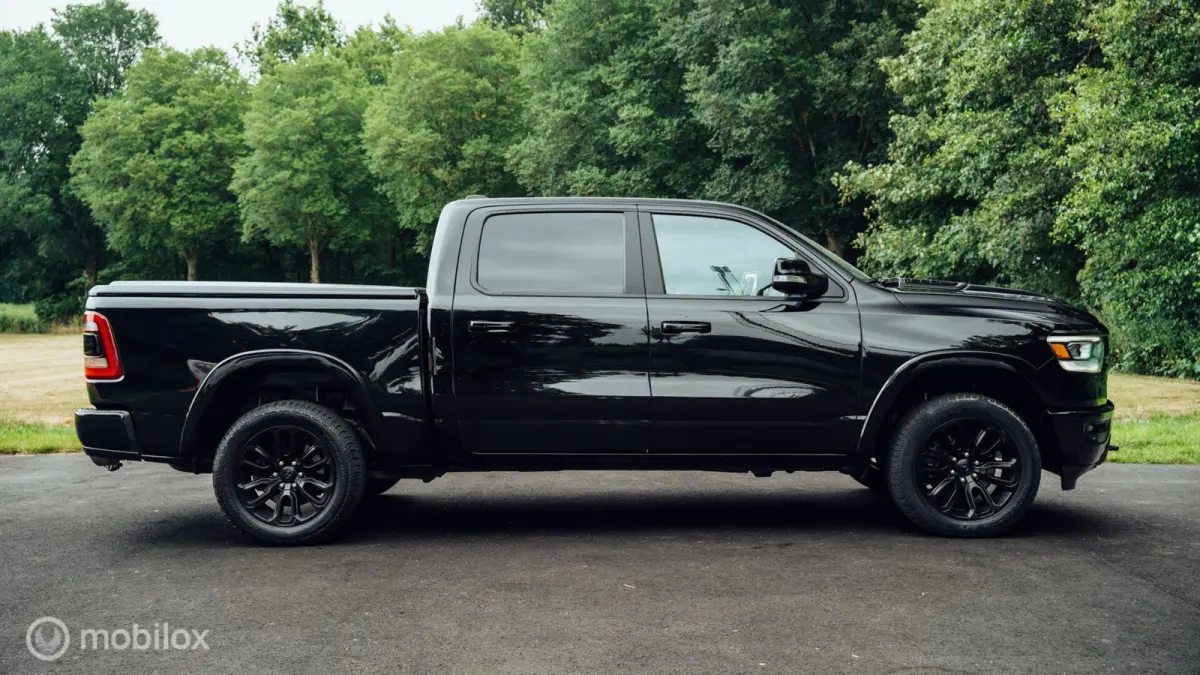 1500 Laramie Night Crew Cab 4x4