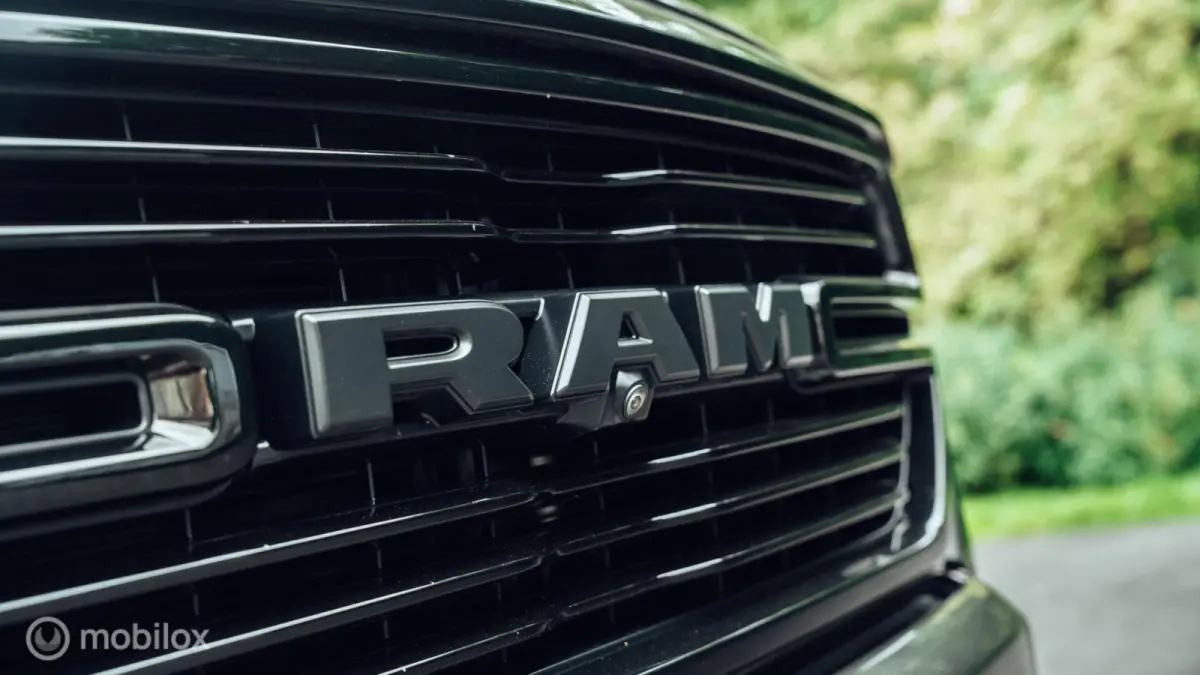 1500 Laramie Night Crew Cab 4x4