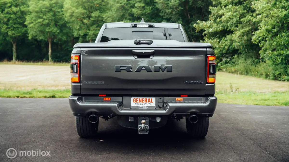 1500 Laramie Night Crew Cab 4x4