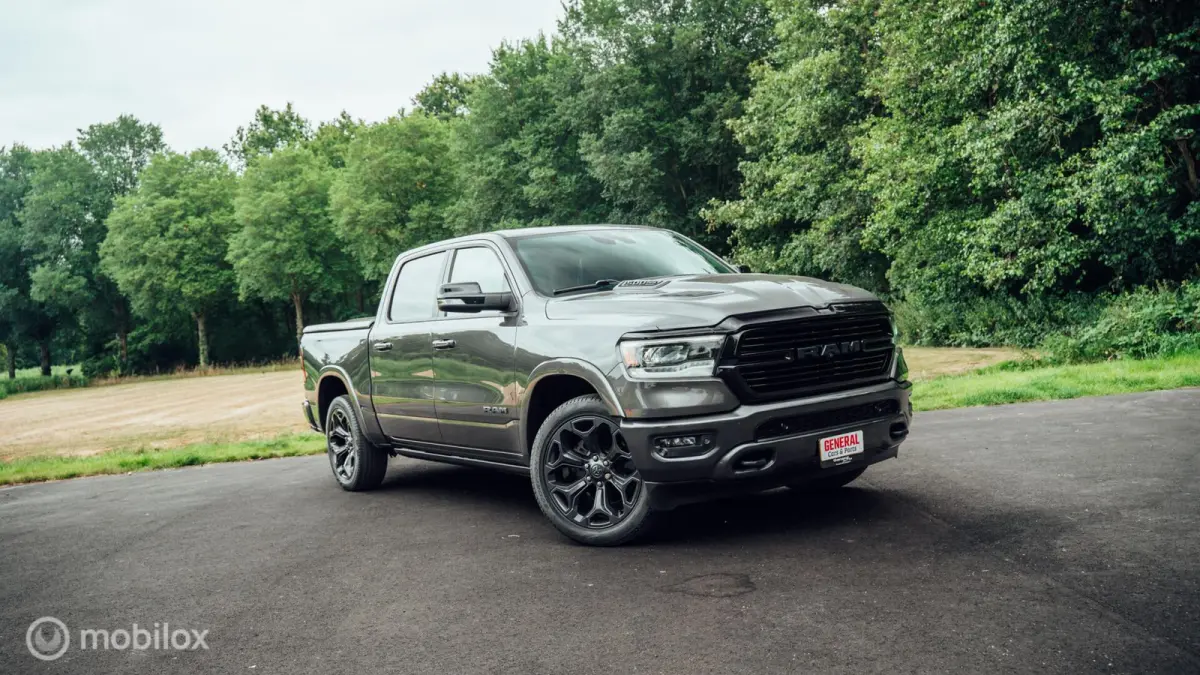 1500 Laramie Night Crew Cab 4x4