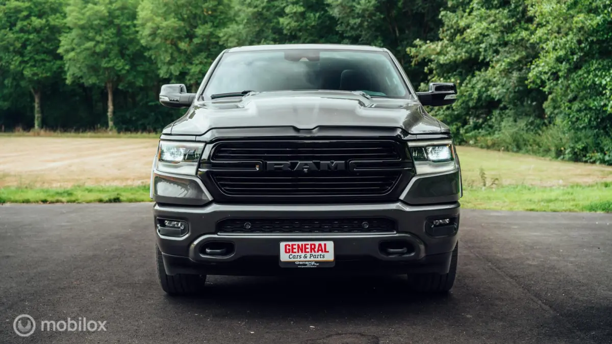 1500 Laramie Night Crew Cab 4x4