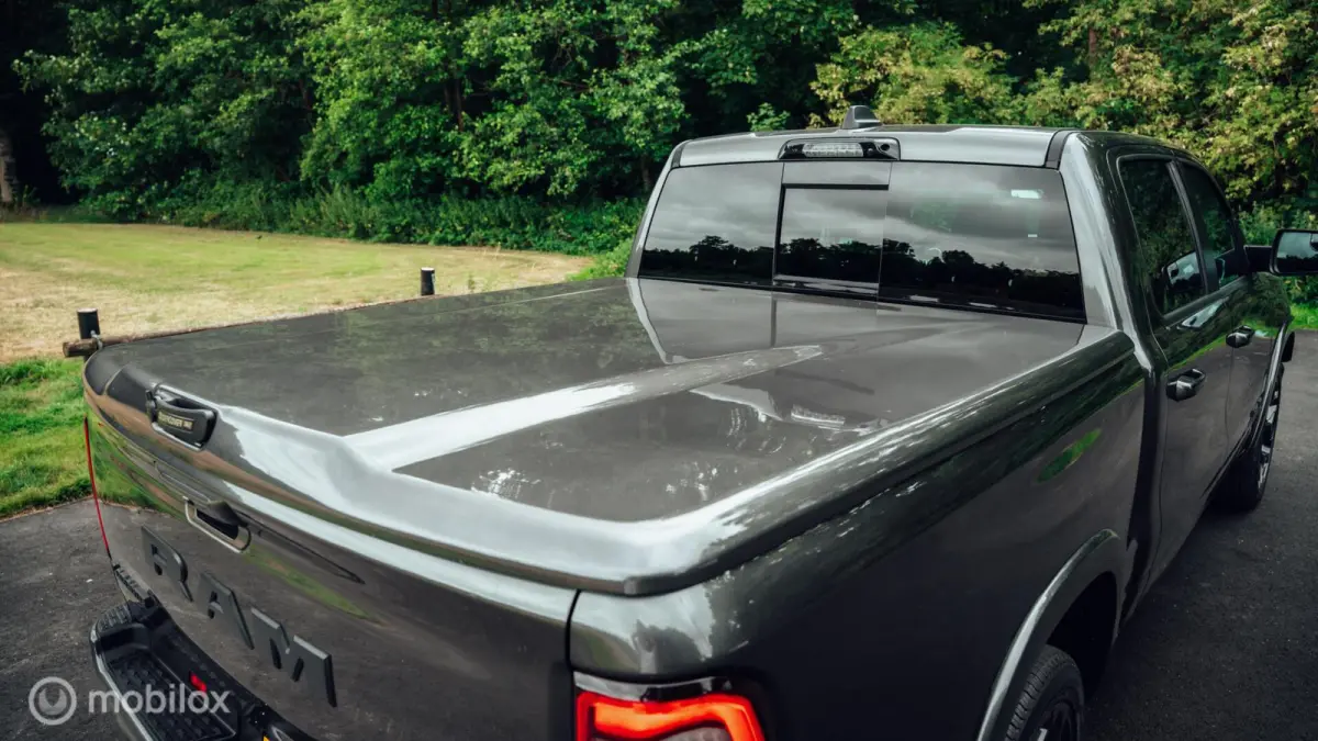 1500 Laramie Night Crew Cab 4x4