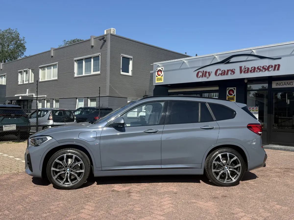 xDrive25e M sport plug-in hybride full options soh 86.9% pano navi climate ctr M spoiler pakket leder camera led dealer onderhouden