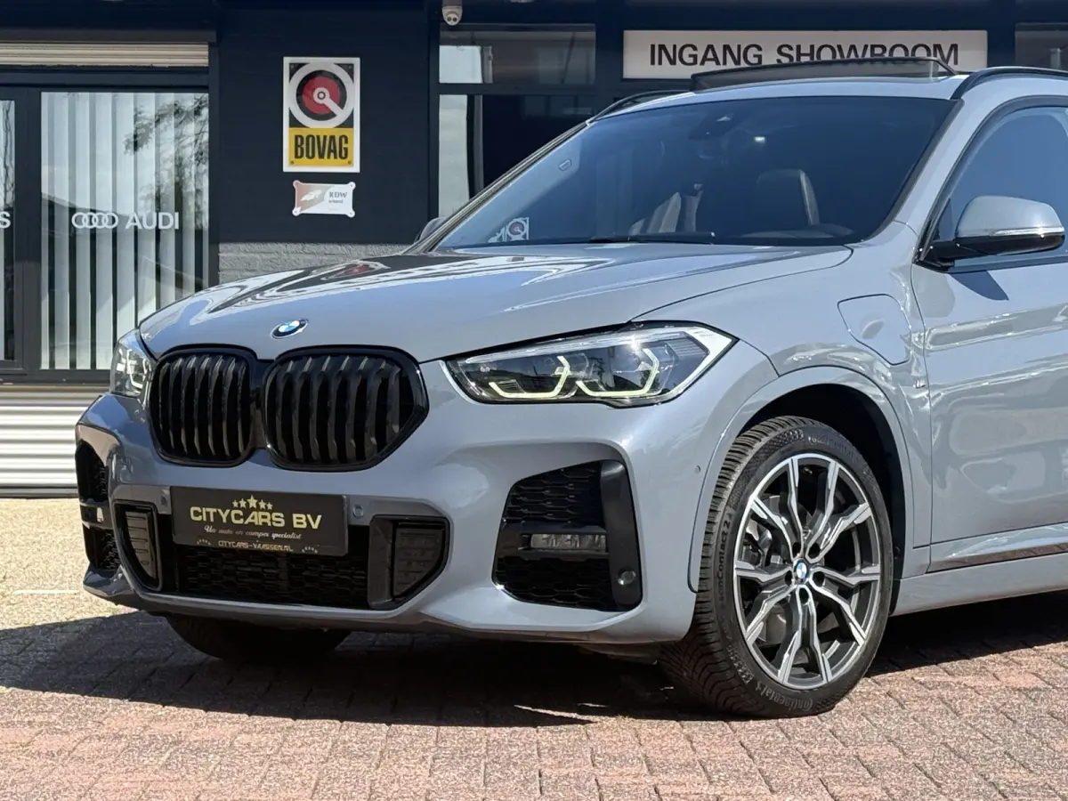 xDrive25e M sport plug-in hybride full options soh 86.9% pano navi climate ctr M spoiler pakket leder camera led dealer onderhouden