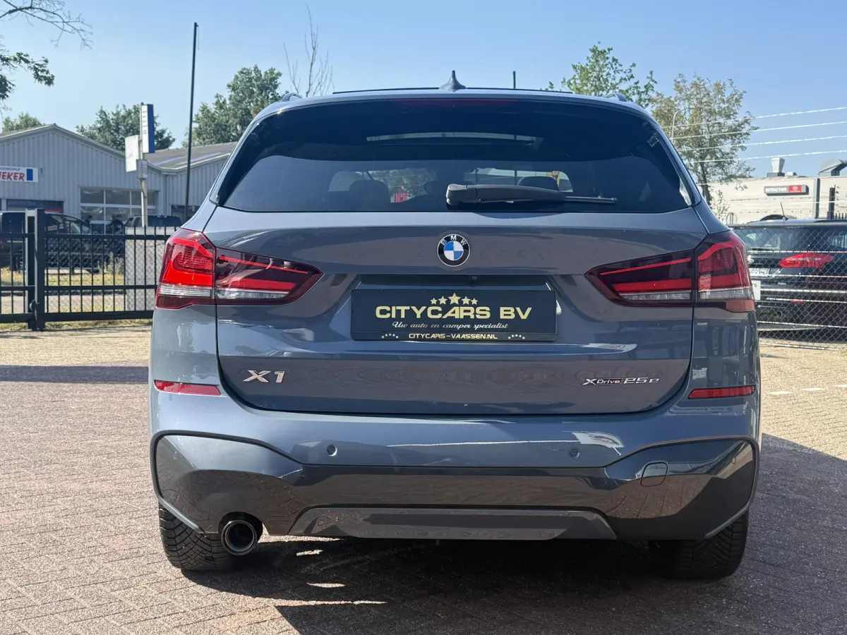xDrive25e M sport plug-in hybride full options soh 86.9% pano navi climate ctr M spoiler pakket leder camera led dealer onderhouden
