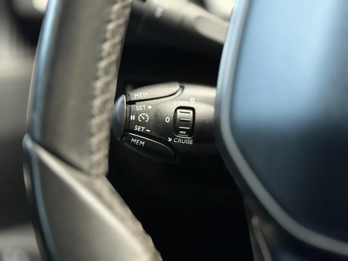 1.2 PureTech Allure | Carplay | Camera | Nieuwe riem