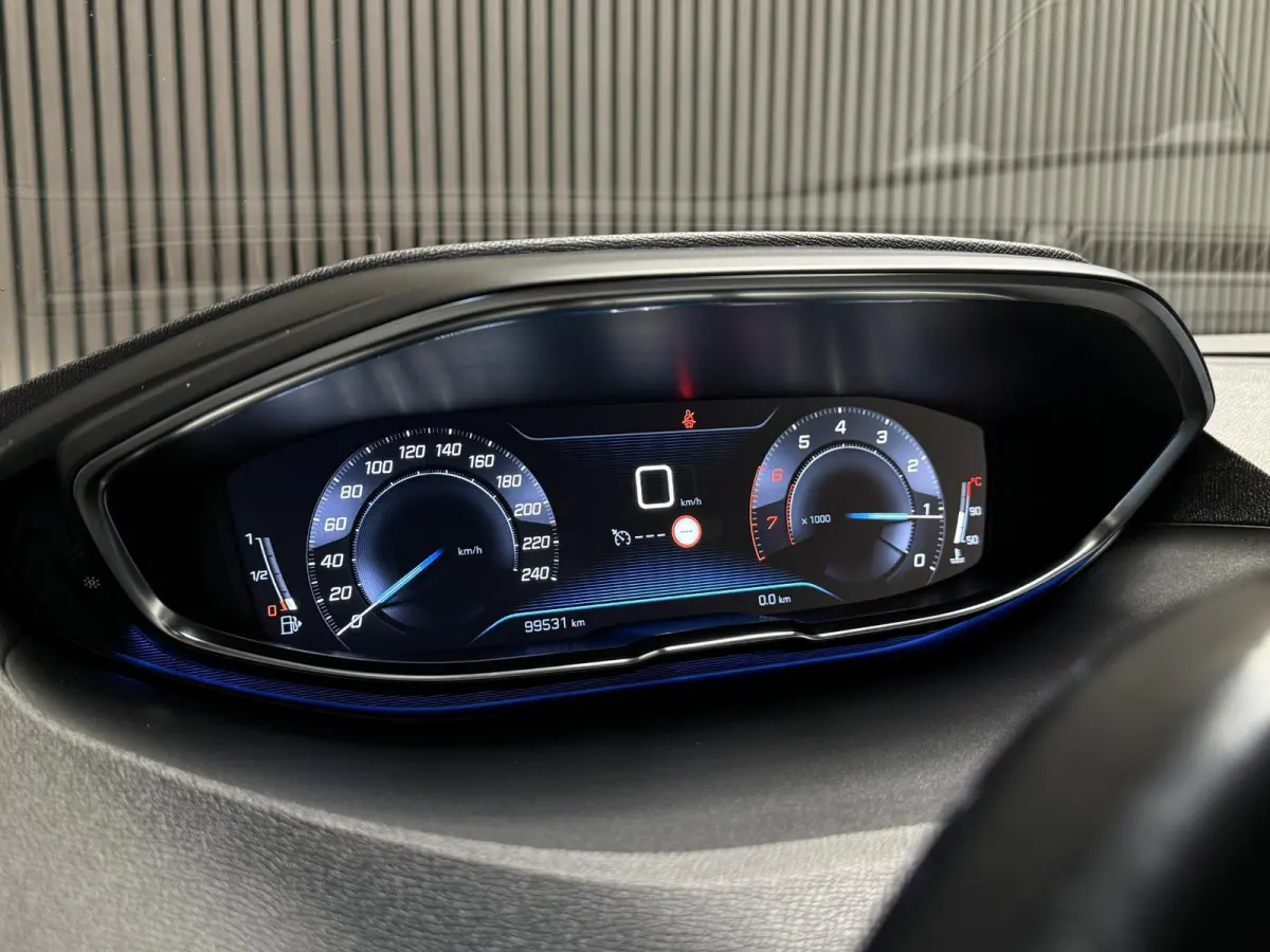 1.2 PureTech Allure | Carplay | Camera | Nieuwe riem