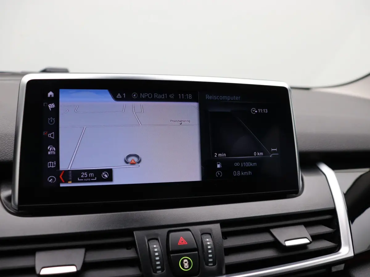 218i Executive | Comfort Pack | Sportline | Stuurwielrand Verwarmd | Head-Up Display | 17''
