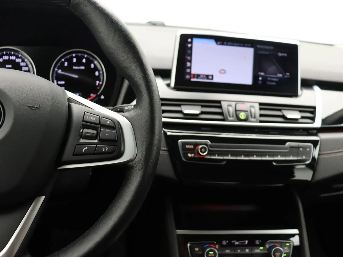 218i Executive | Comfort Pack | Sportline | Stuurwielrand Verwarmd | Head-Up Display | 17''