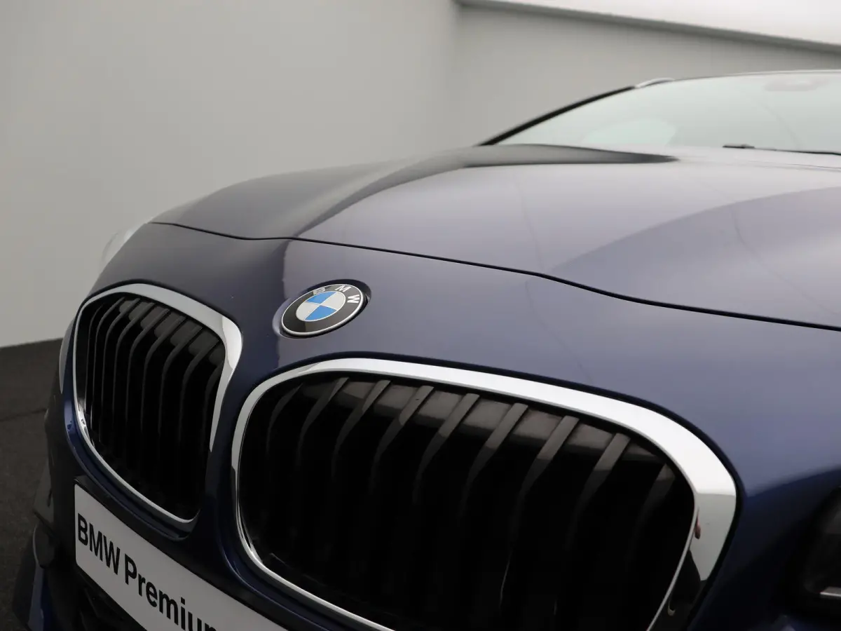 218i Executive | Comfort Pack | Sportline | Stuurwielrand Verwarmd | Head-Up Display | 17''