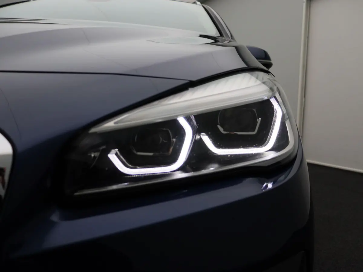 218i Executive | Comfort Pack | Sportline | Stuurwielrand Verwarmd | Head-Up Display | 17''