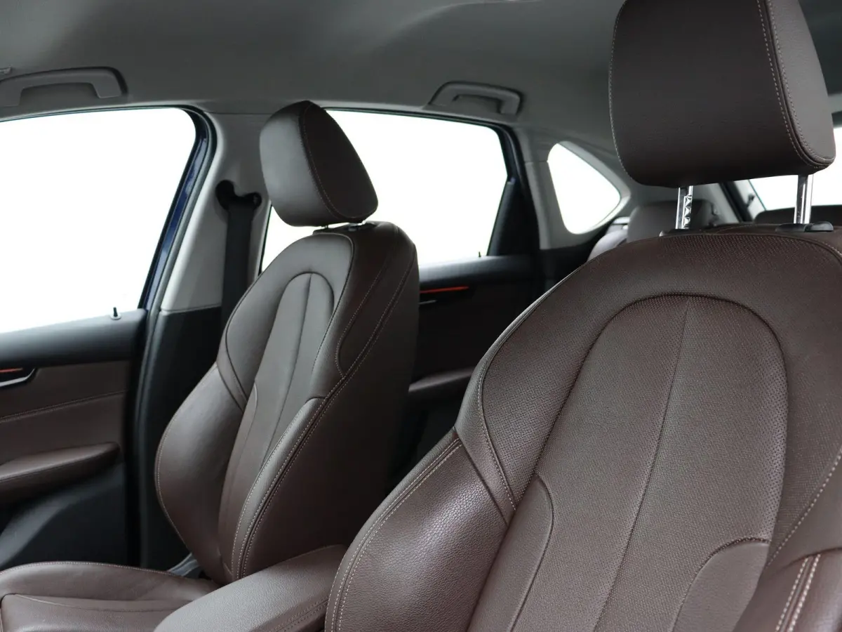 218i Executive | Comfort Pack | Sportline | Stuurwielrand Verwarmd | Head-Up Display | 17''